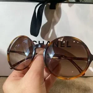 90s Y2K CHANEL Tortoiseshell Round Gradient Sunglasses Lily-rose Depp Aesthetic CHANEL | Accessories | 9s Y2k Chanel Tortoiseshell Round  main image 2